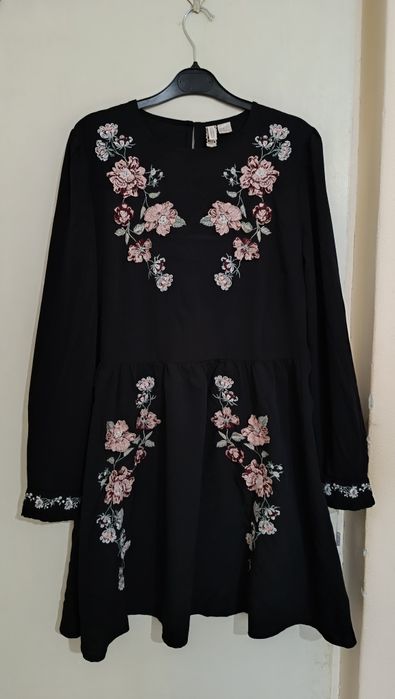 Rochiță H&M cu broderie nouă