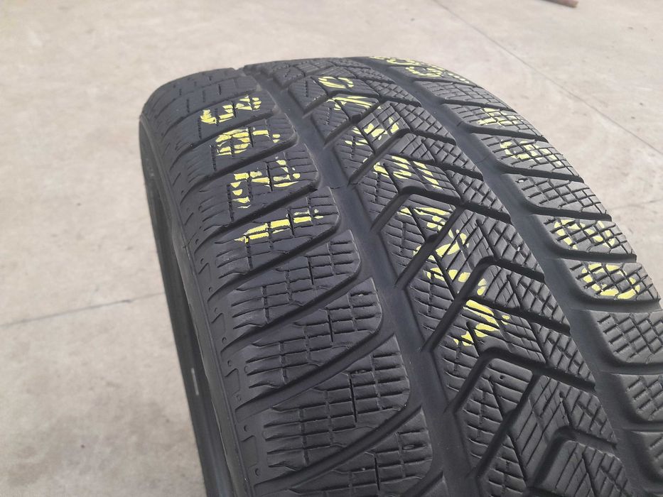 O anvelopa de iarna 255 45 20 pirelli scorpion winter 7,5 mm dot 3621