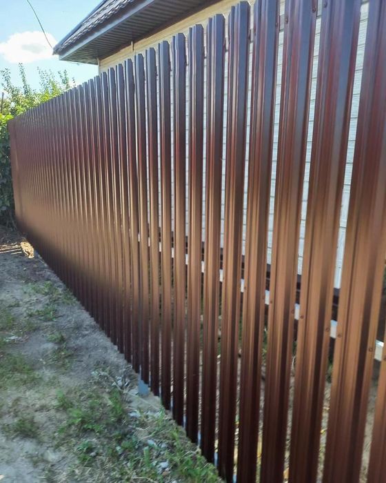 Забор из евроштакетника