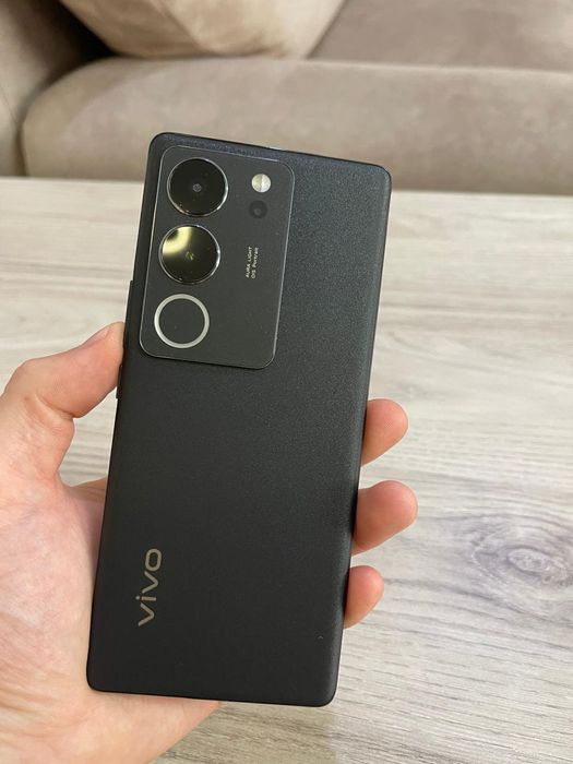 Продам смартфон Vivo V29
