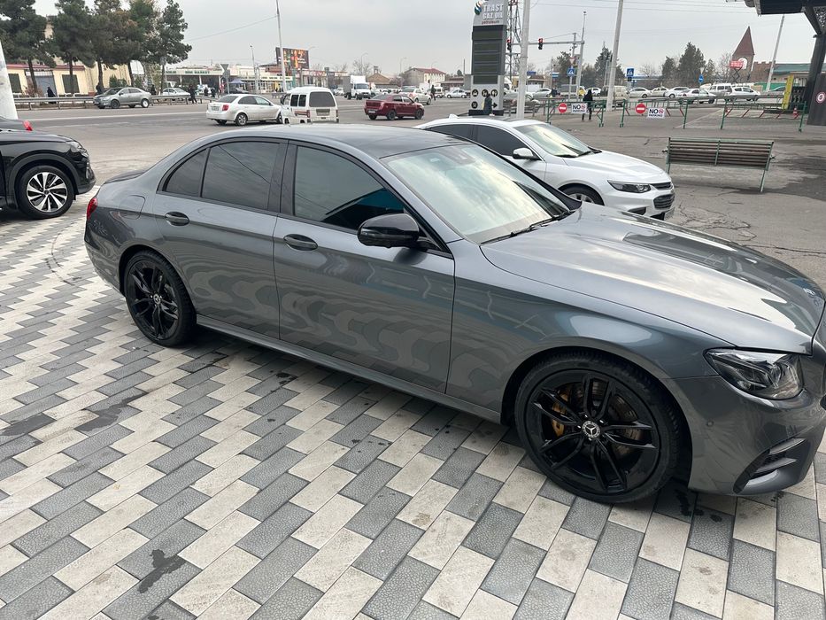 Продается оригинальный Mersedes benz E53 AMG