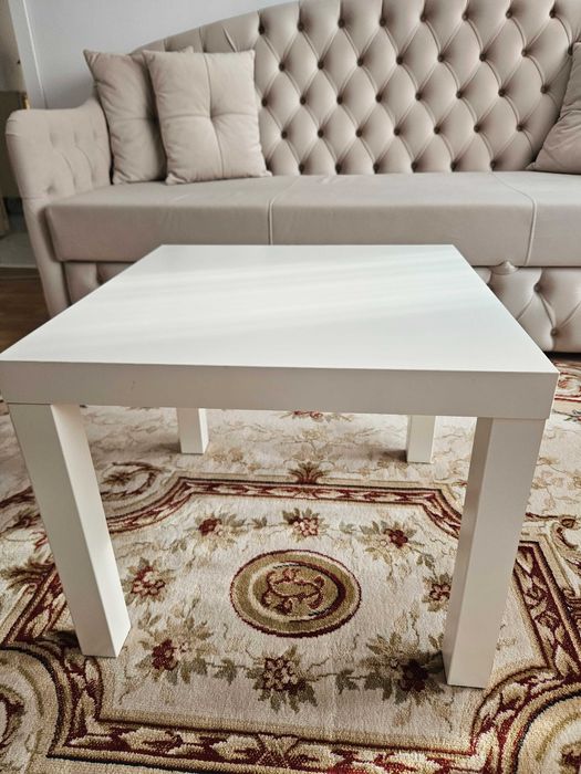 Vând măsuță alba