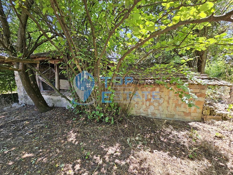 Автентична двуетажна къща с голям двор в село Мусина