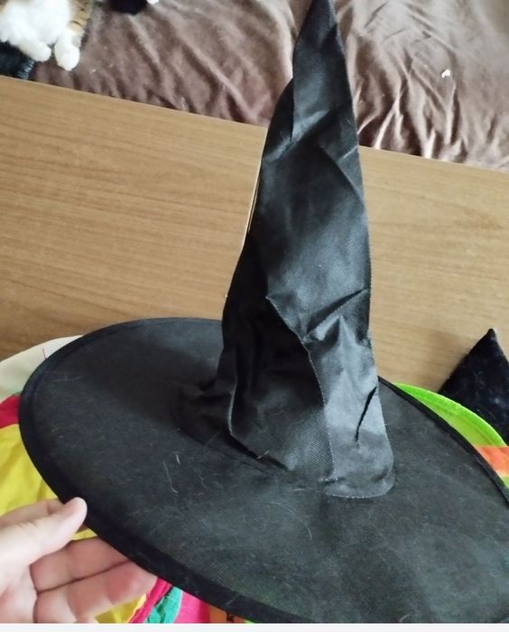 Карнавални шапки за маскарад и сюжетни игри