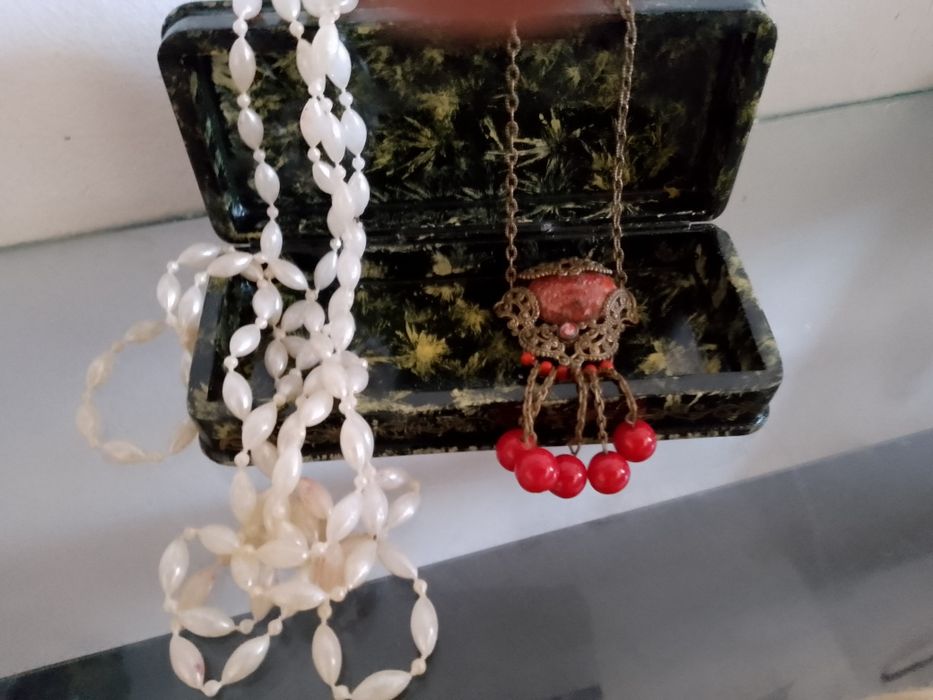 Кутийка за бижута и мъниста