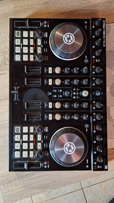 Traktor Kontrol S4 mk2