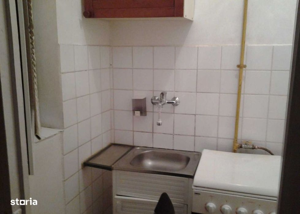 Garsoniera etaj 1, Dambul Rotund
