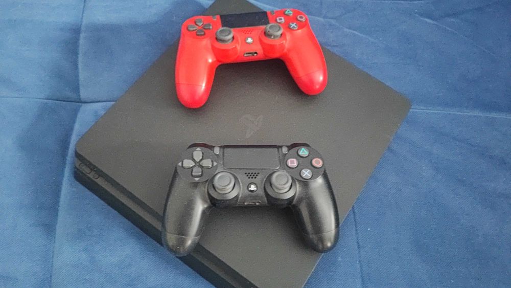 PlayStation 4 - 1TB