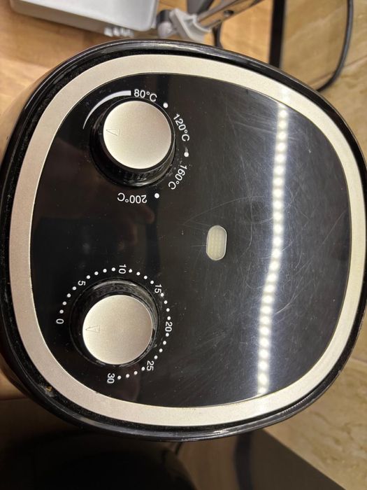 Vânad aparat  Friteuză cu aer cald Heinner  1250 W