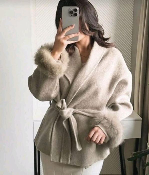 Palton Bej Mărimea S cu blană artificială