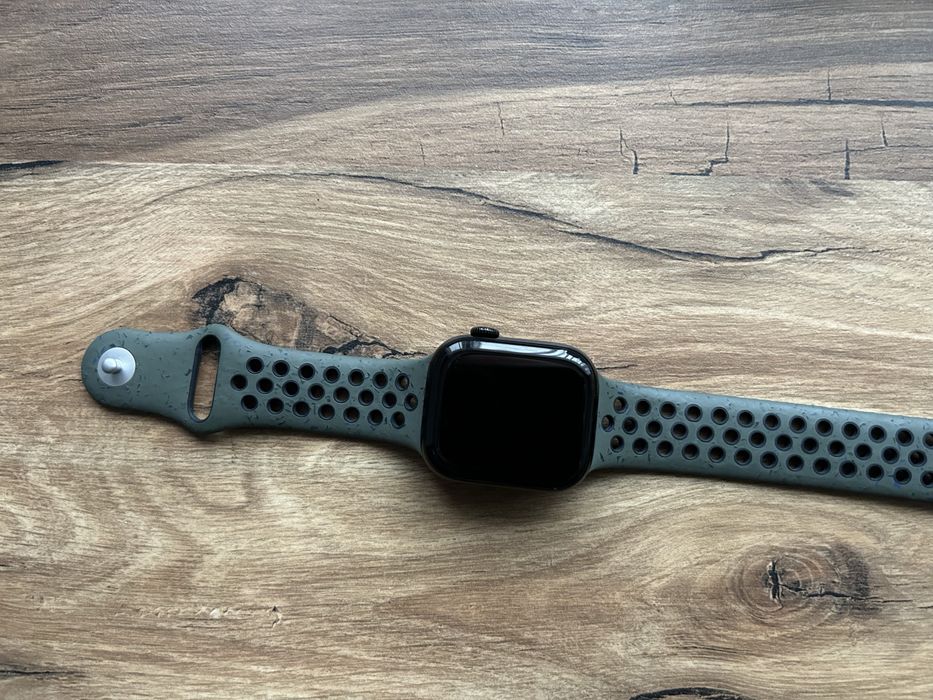 Apple Watch Series 10 (42mm, GPS) – Ca NOU + BONUS Curea Nike (Baterie 100%)