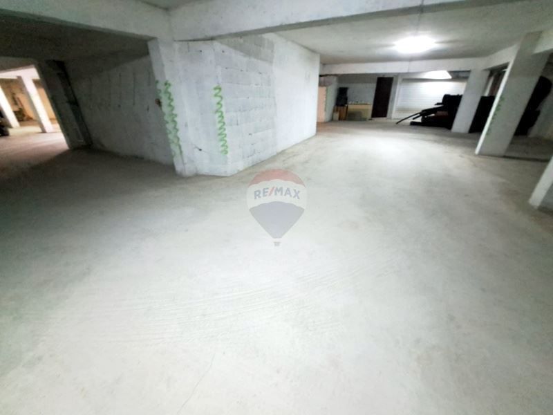 Подземно паркомясто под наем до Терапията, Варна Т4034