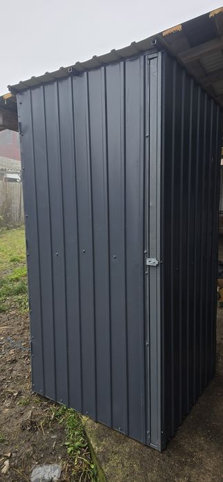 Tarc/padoc  caine , Magazie din tabla