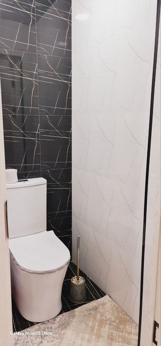 Xon Saroy domdan 4 xonali uy sotiladi.