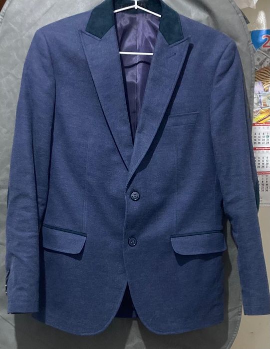 Продается пиджак школьный