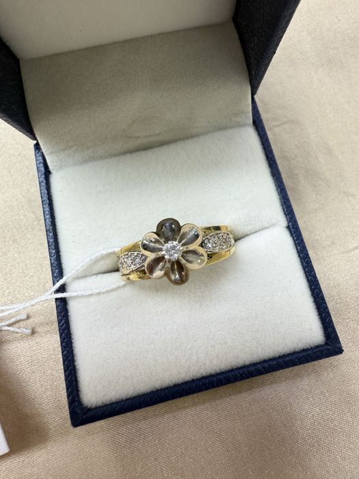 Золотое кольцо с бриллиантами