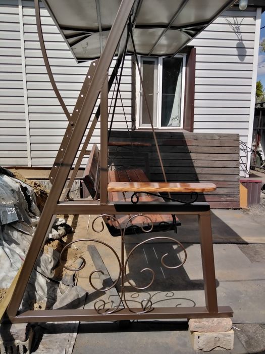 Продам садовую качелю