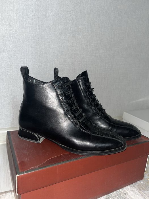 Женские черные ботинки