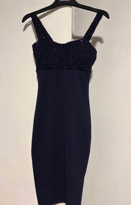 Елегантна тъмносиня рокля