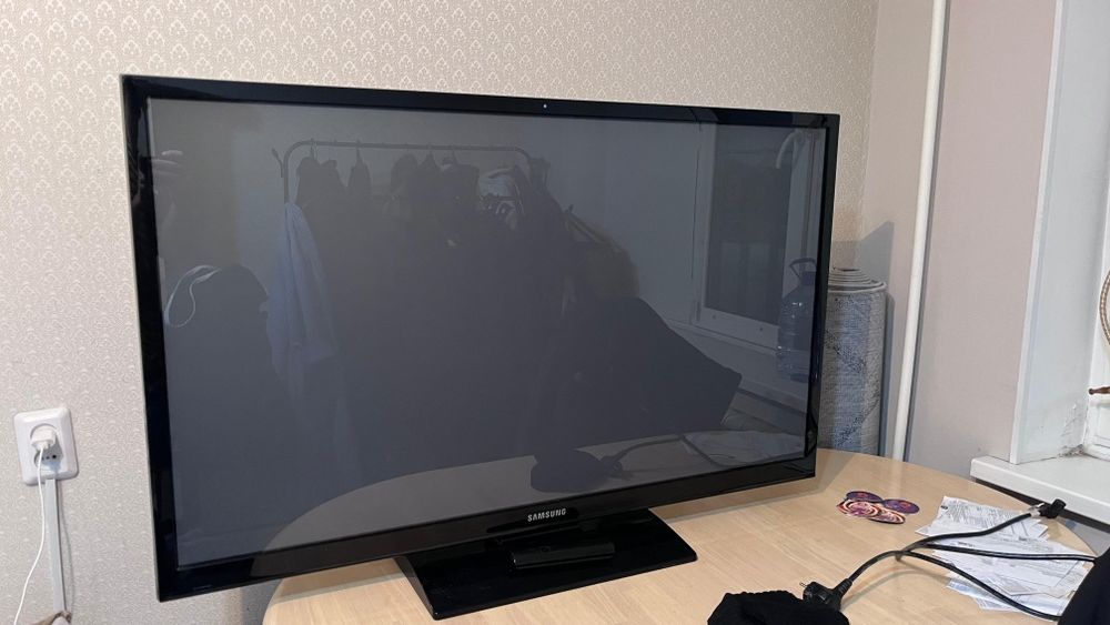 Телевизор Samsung PS51E451A2W, черный