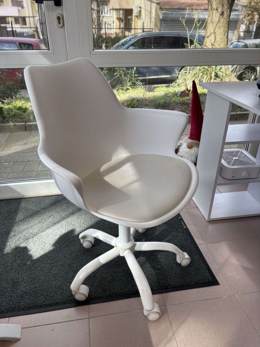 Бюро за маникюр с два стола