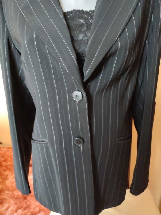 Дамско черно сако на райета