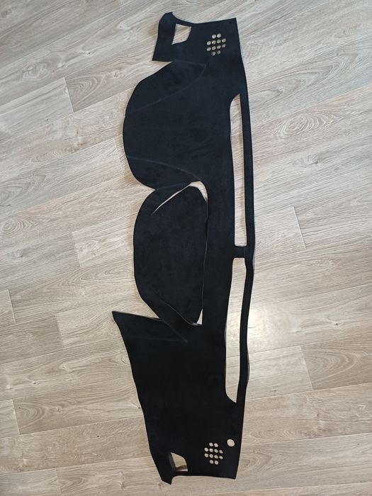 Продам накидку  subaru  outback на панель