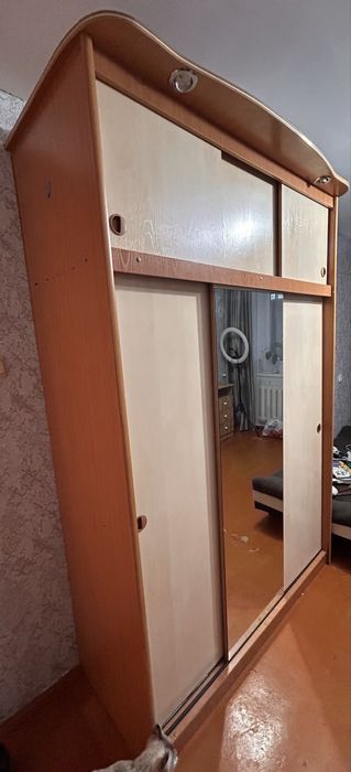 Шкаф купе, большие полки, плательный шкаф.