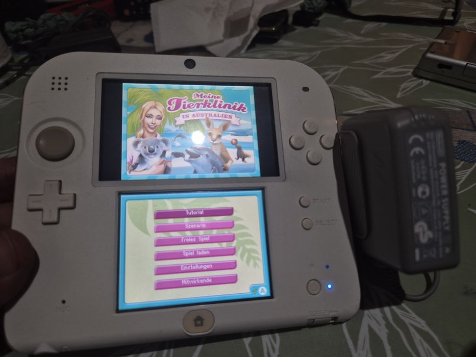 Consola portabila de colecție Nintendo 2DS +1  joc compatibil