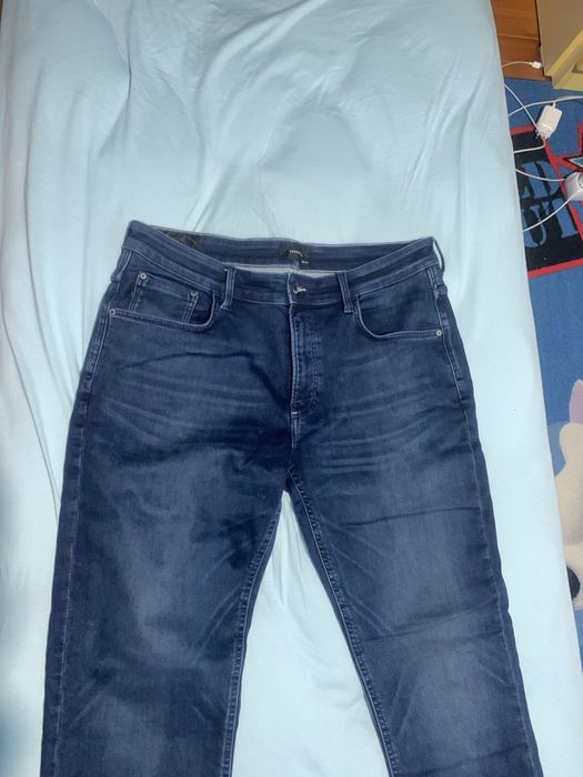 Маркови дънки без следи от употреба