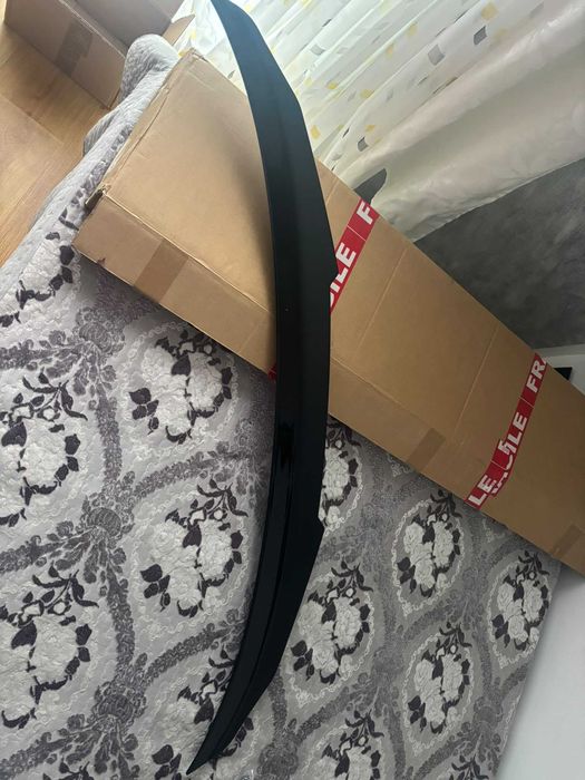 eleron bmw e90 styl m4 negru lucios