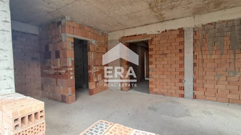 Пететажен новостроящ се хотел за продажба, с морска панорама, двор и 3