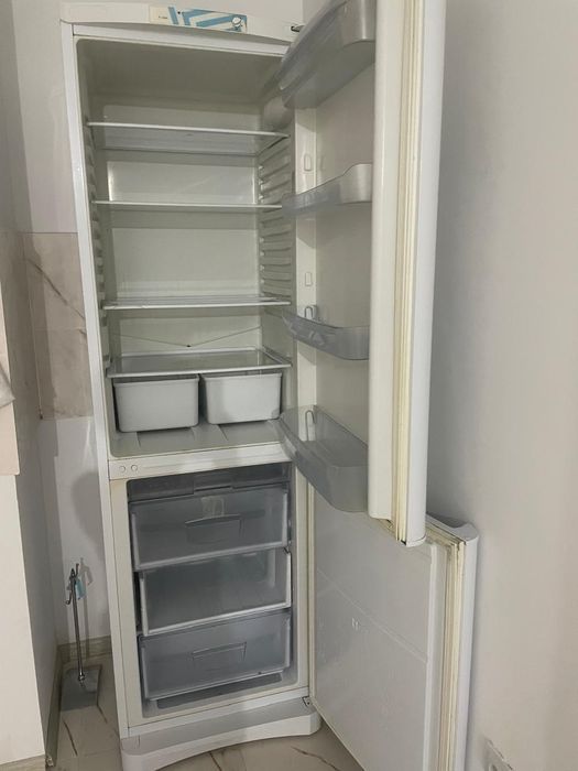 Холодильник  индезит