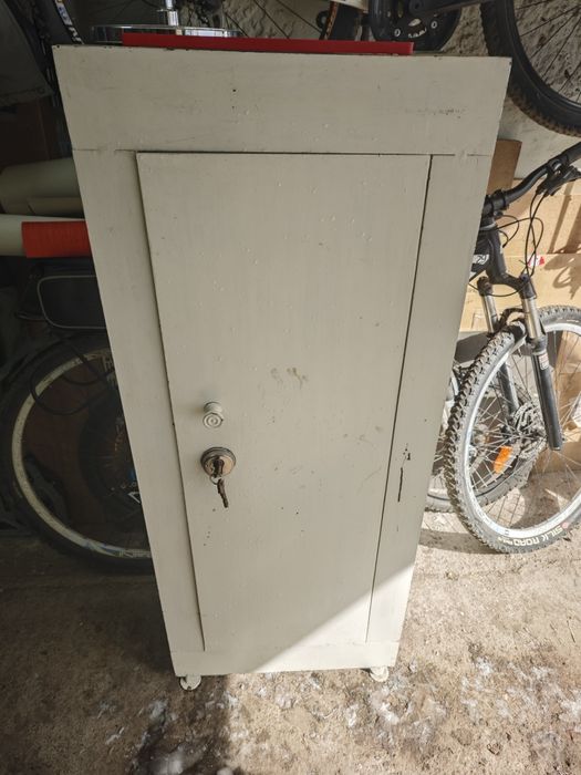 продам железный сейф