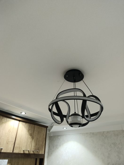 Люстра необычная.