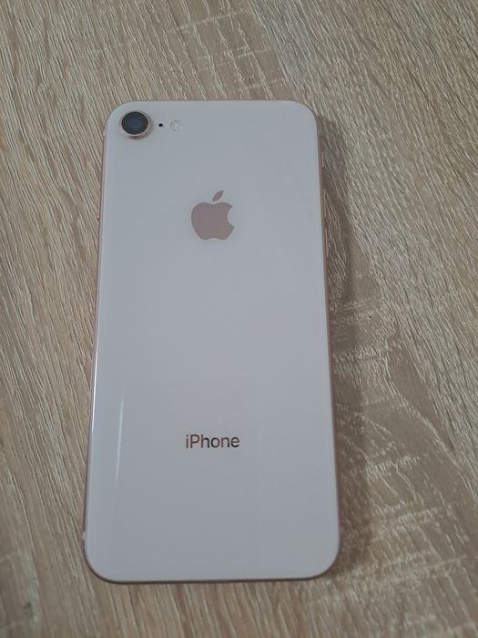 IPhone 8 без забележки