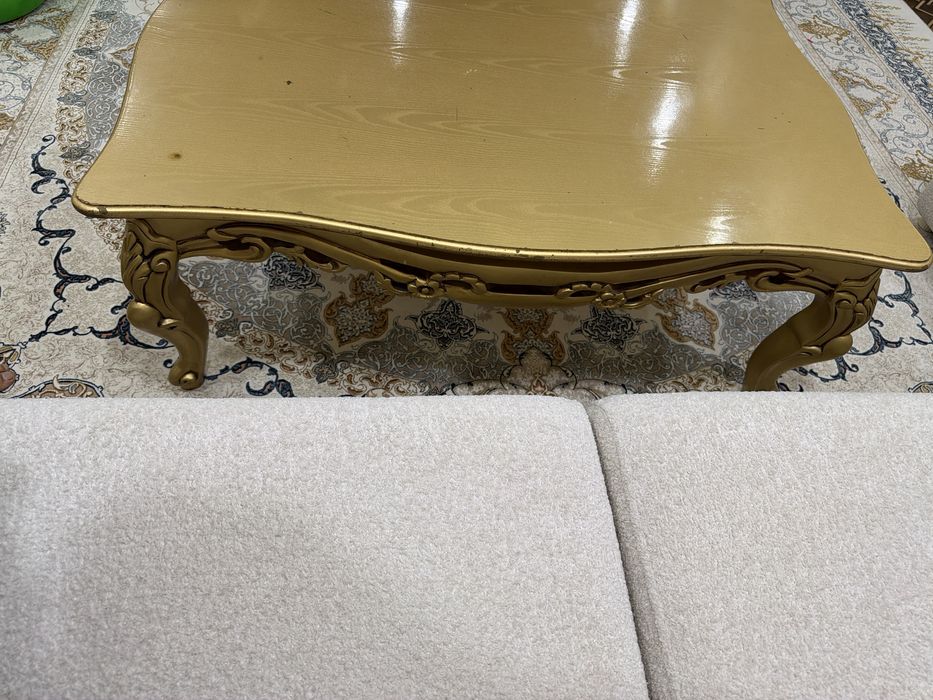 Jurnal stol sotiladi