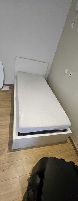 Vand pat de o persoana 90/200