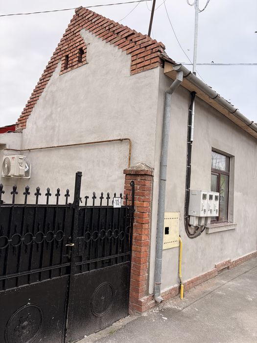 Dau in chirie casa 2 camere zona Uta