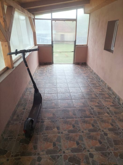 Vând casă cu teren