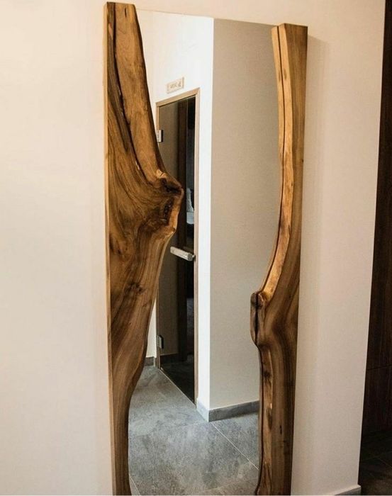 Зеркало с деревянной рамкой