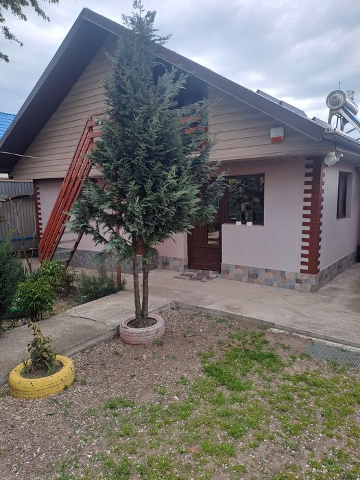 Vând casă plus teren