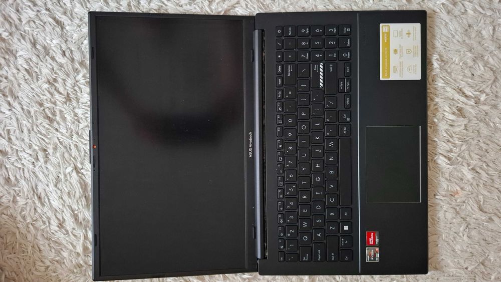 Laptop ASUS Vivobook Go 15 Ryzen 5-7520U /8 GB RAM /512 GB SSD CU NOU