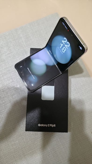Vand telefon Galaxy Z Flip 5