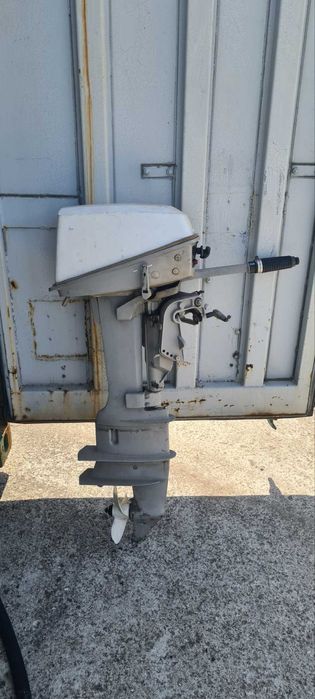 Продавам двутактов извънбордов двигател Johnson 5 к.с.