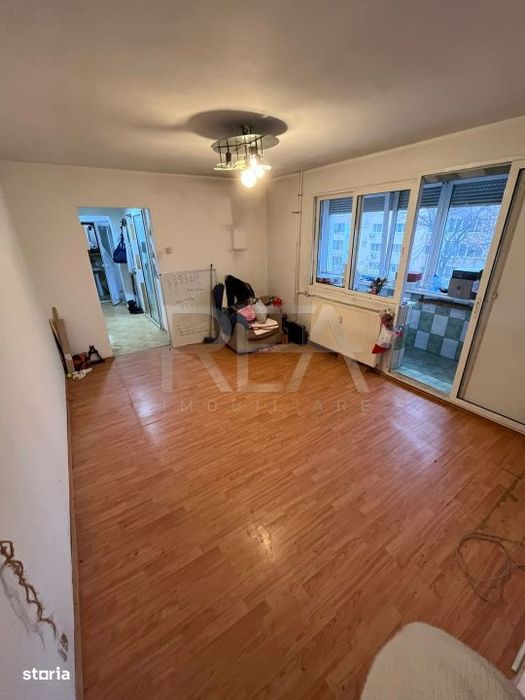 4 camere, et 3/4, bloc anvelopat-Apusului