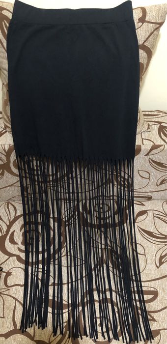 Vand fusta neagra cu franjuri