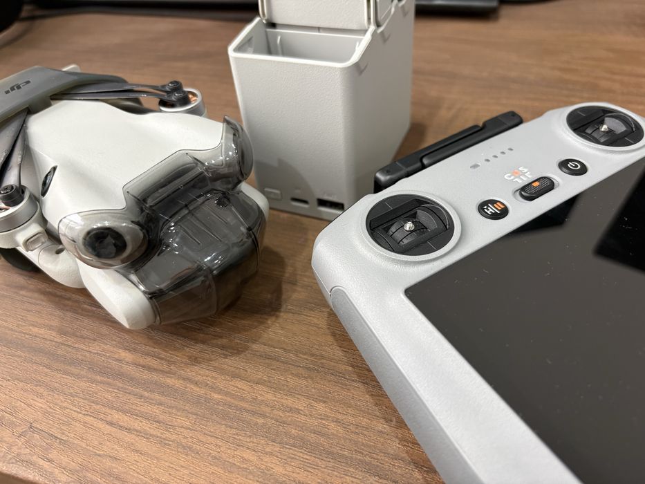 DJI Mini 4 Pro Fly More Combo Plus — дрон с пультом DJI RC 2