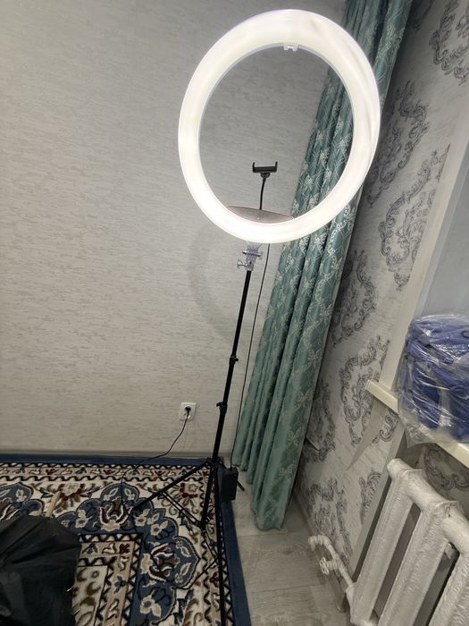 ЛАМПА Продаётся лампа.