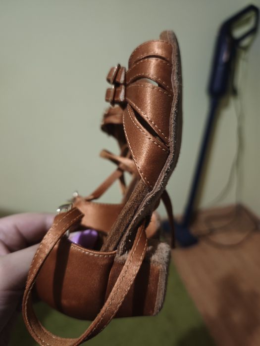 Туфли для девочек танцевальные размер 27-28